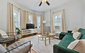 The Maverick - Luxurious Apartment - Free Parking - 2 Miles From Boston Logan Airport